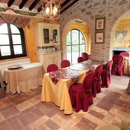 Sleeps 16 Pool Air Con Wifi Ranciano